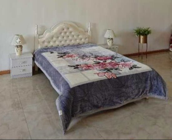 Basoo Luxe Winterfleece Deken – Dubbelzijdig Pluche Microvezel | Extra Dikke & Warme Bedsprei | Stijlvol Design in Grijs, Wit & Rood | 200x240 cm | 4 kg | Energiezuinig (Klasse A)