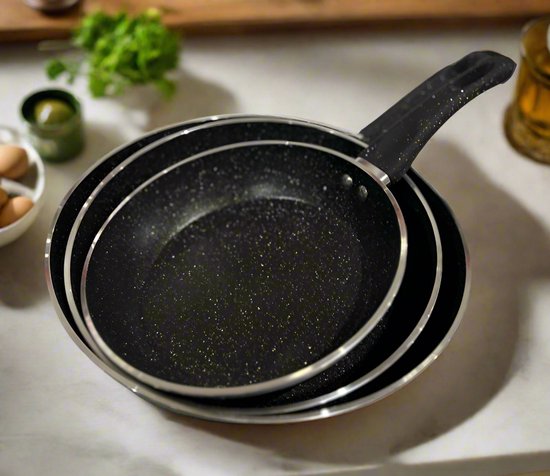 Basoo set van 3 koekenpannen (Ø 20, 24 en 28 cm) - Zwart - Italiaanse kwaliteit - PFOA-vrij met anti-aanbaklaag - Geschikt voor inductie- Zwart