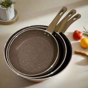 Basoo set van 3 koekenpannen (Ø 20, 24 en 28 cm) - Zwart - Italiaanse kwaliteit - PFOA-vrij met anti-aanbaklaag - Geschikt voor inductie - Bruin