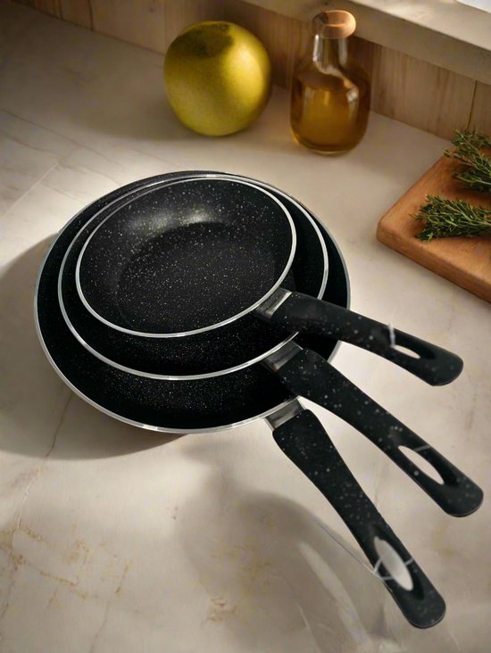 Basoo set van 3 koekenpannen (Ø 20, 24 en 28 cm) - Zwart - Italiaanse kwaliteit - PFOA-vrij met anti-aanbaklaag - Geschikt voor inductie- Zwart - Image 2